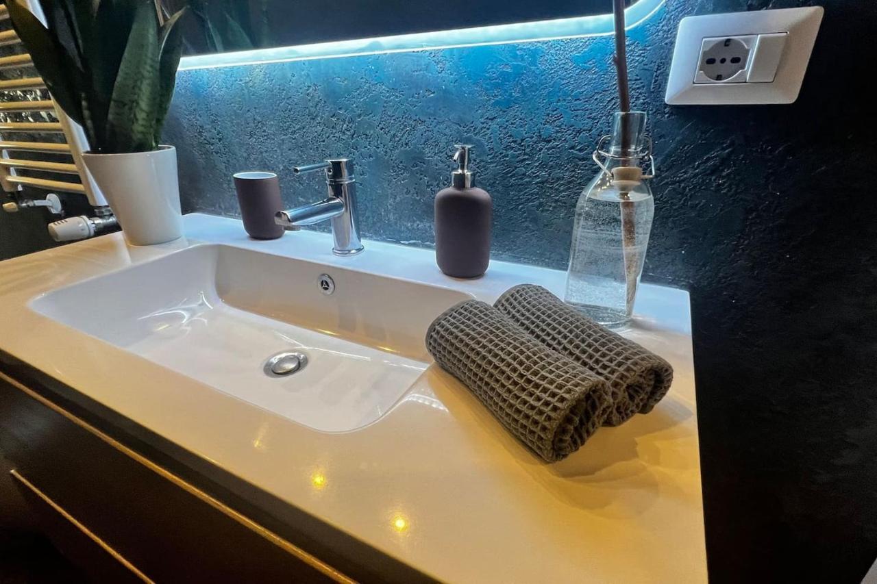 Апартаменти Prestigioso Trilocale Sui Navigli Con A/C & Wi-Fi Мілан Екстер'єр фото